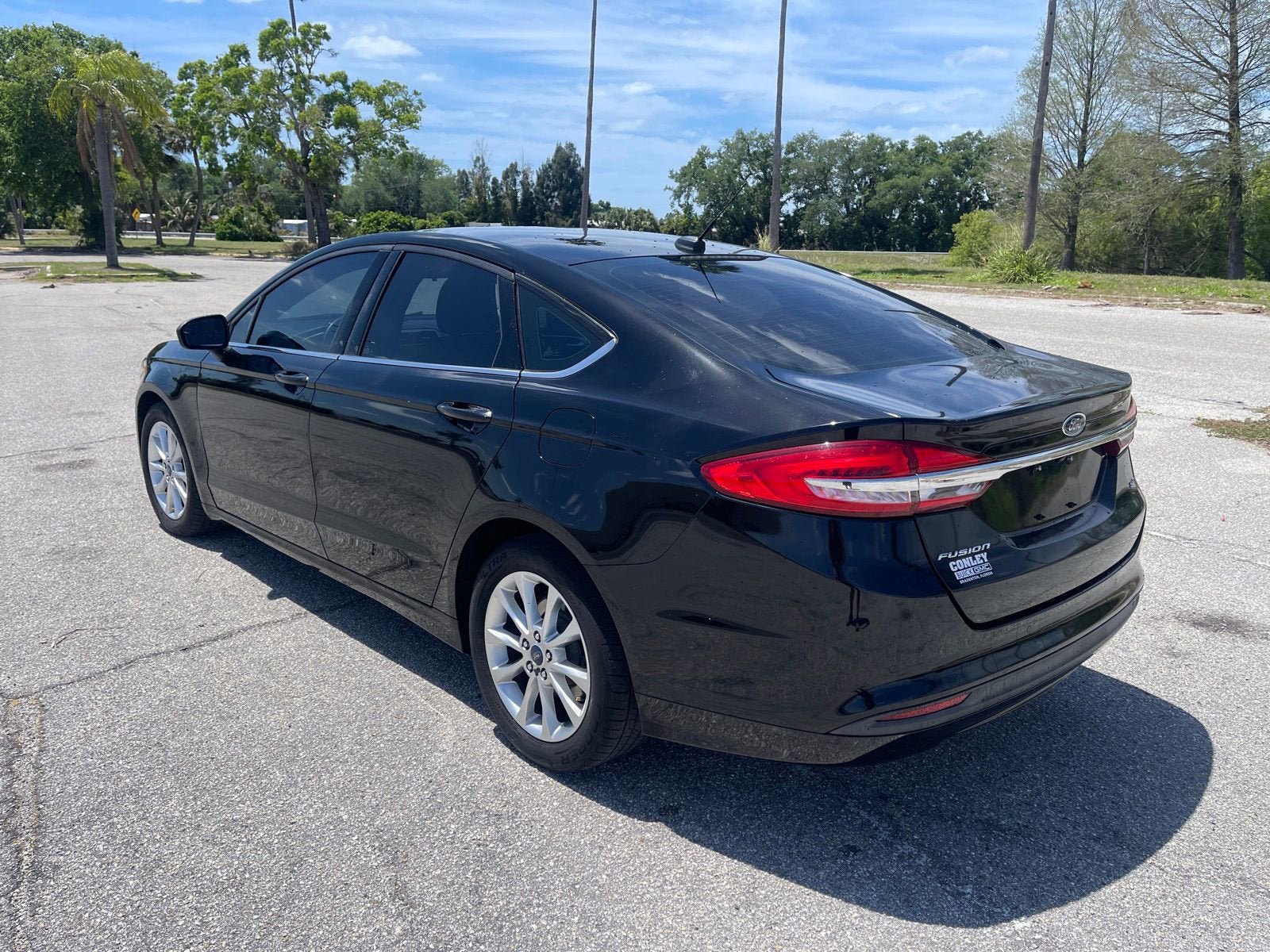Used 2017 Ford Fusion SE w/ Fusion SE Technology Package image 11