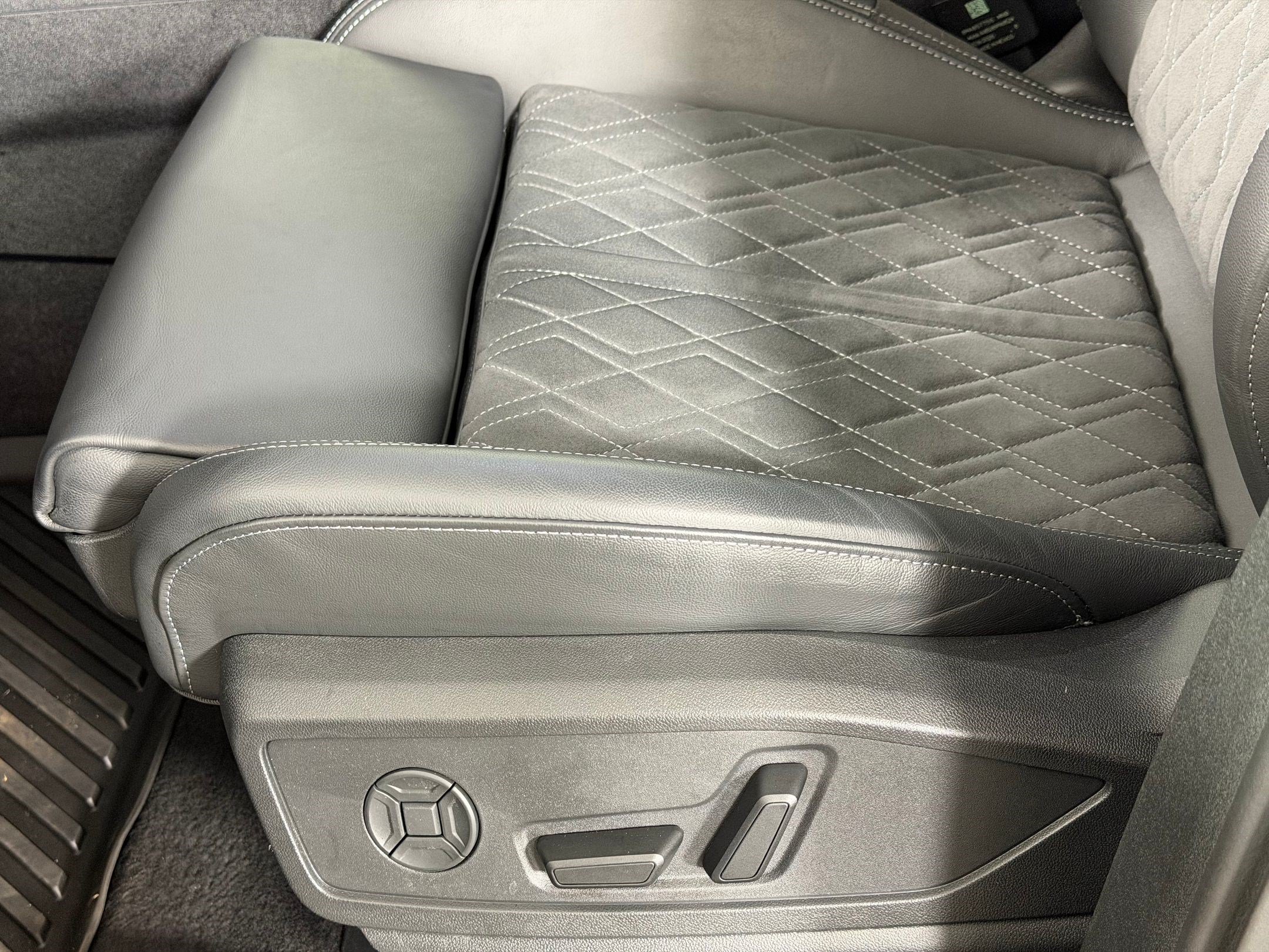 Certified 2025 Audi SQ5 Premium Plus w/ Premium Plus Package AWD/4WD image 15