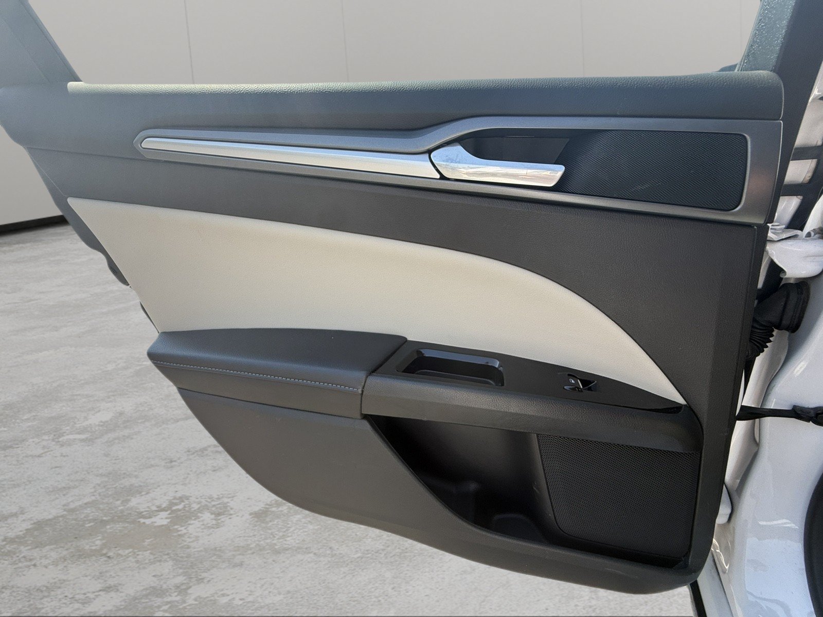 Used 2014 Ford Fusion Titanium FWD image 27