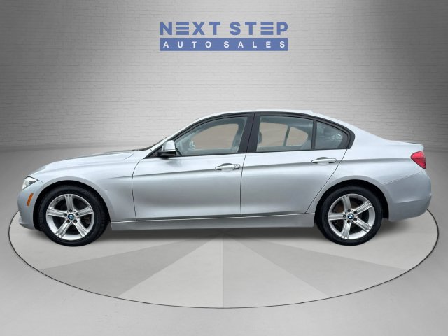 Used 2018 BMW 320i xDrive Sedan AWD/4WD image 4