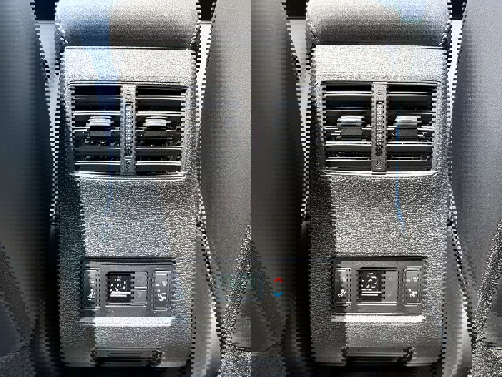 New 2025 Mitsubishi Outlander 4WD Plug-In Hybrid image 15