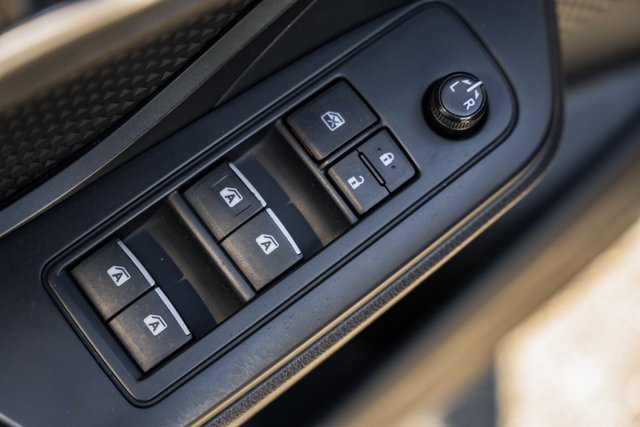 Used 2018 Toyota C-HR XLE image 33