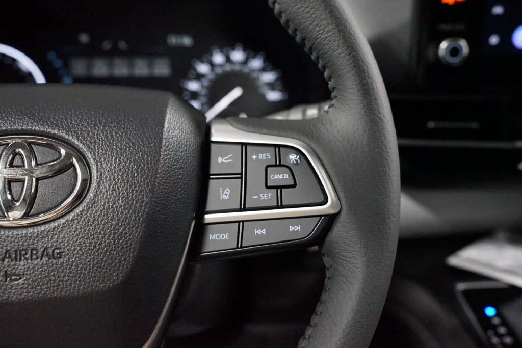 New 2026 Toyota Sienna XLE FWD image 13