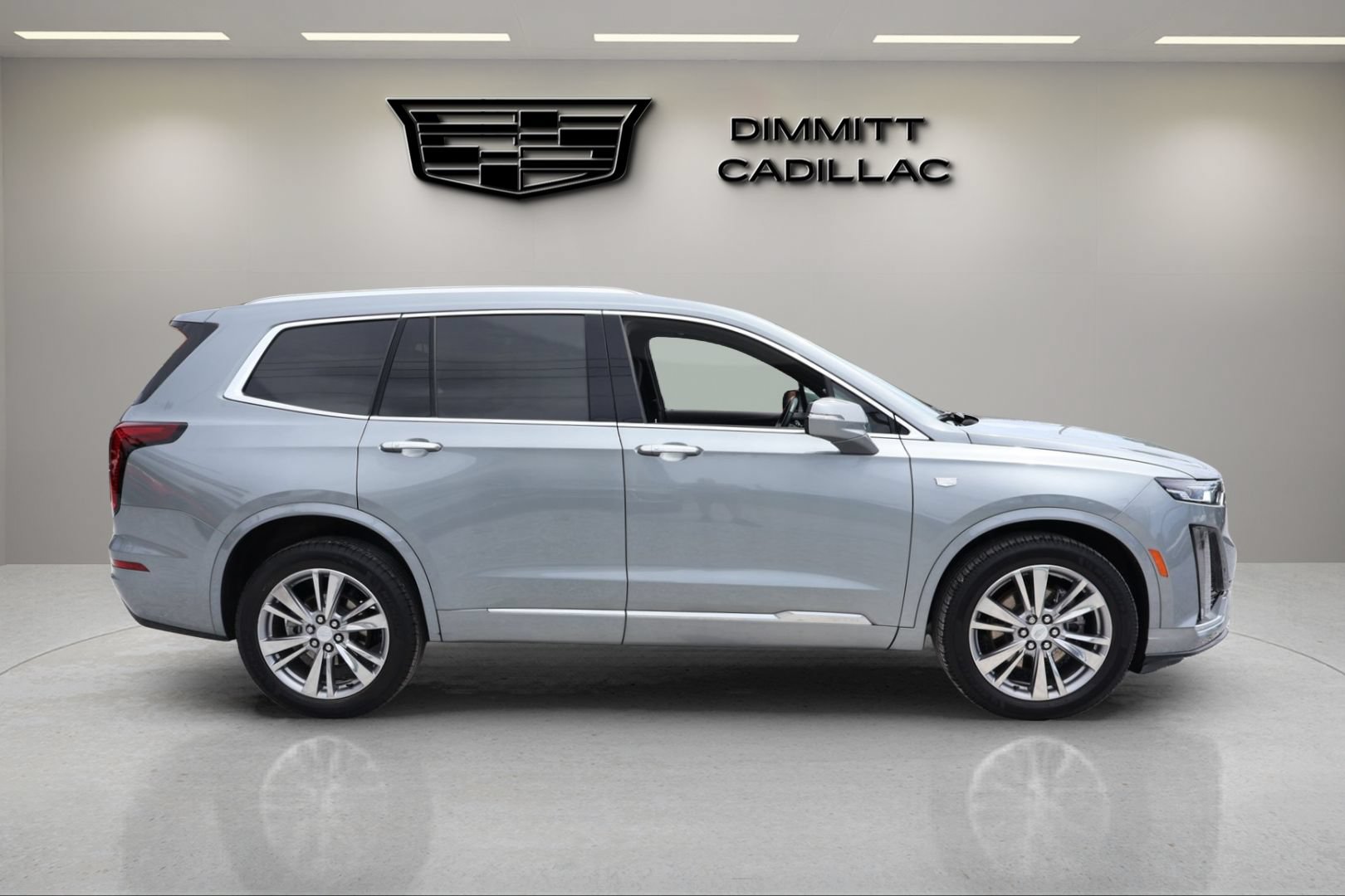 Certified 2023 Cadillac XT6 Premium Luxury AWD/4WD image 4