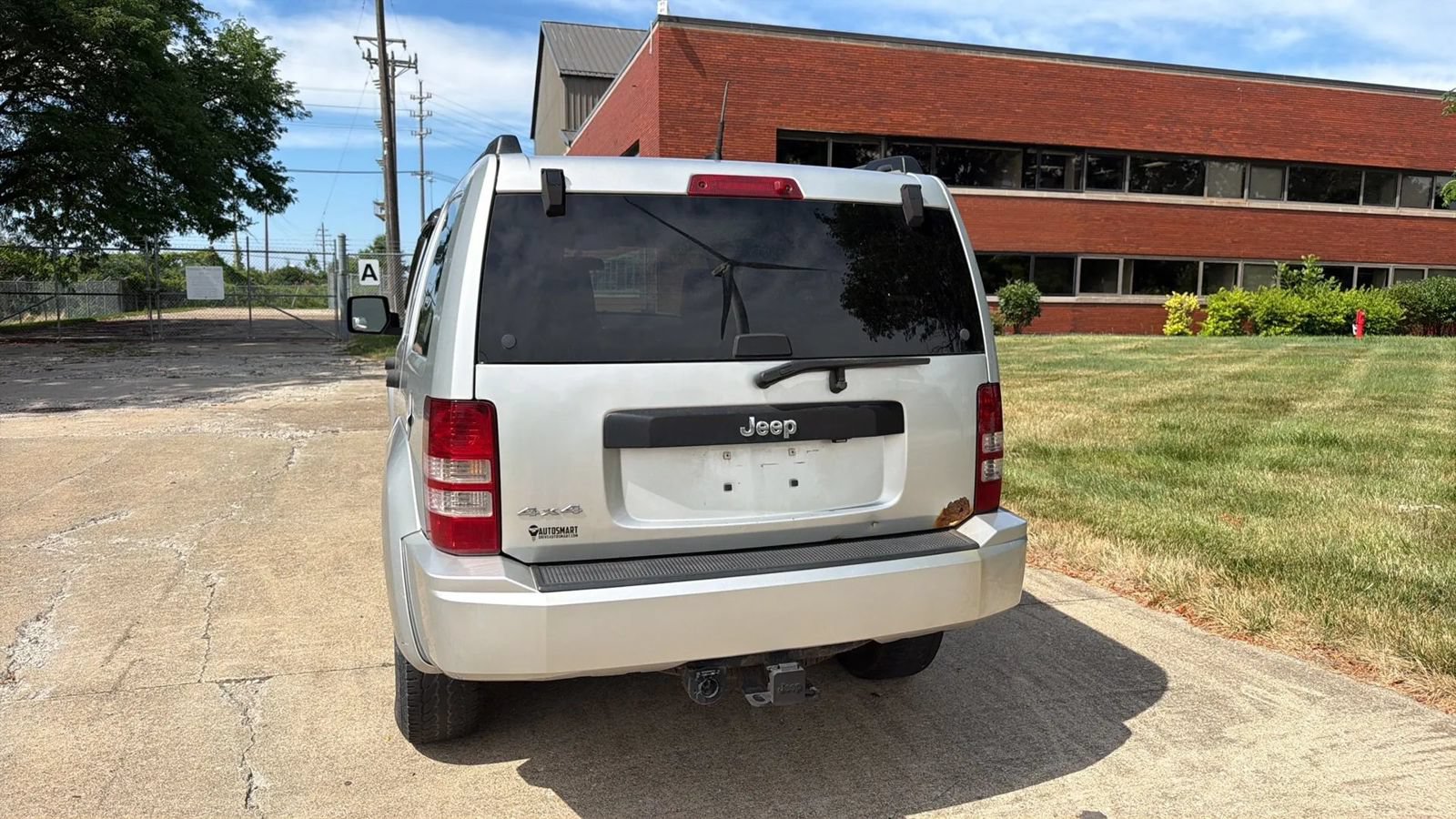 Used 2009 Jeep Liberty Sport w/ Popular Equipment Group AWD/4WD image 3