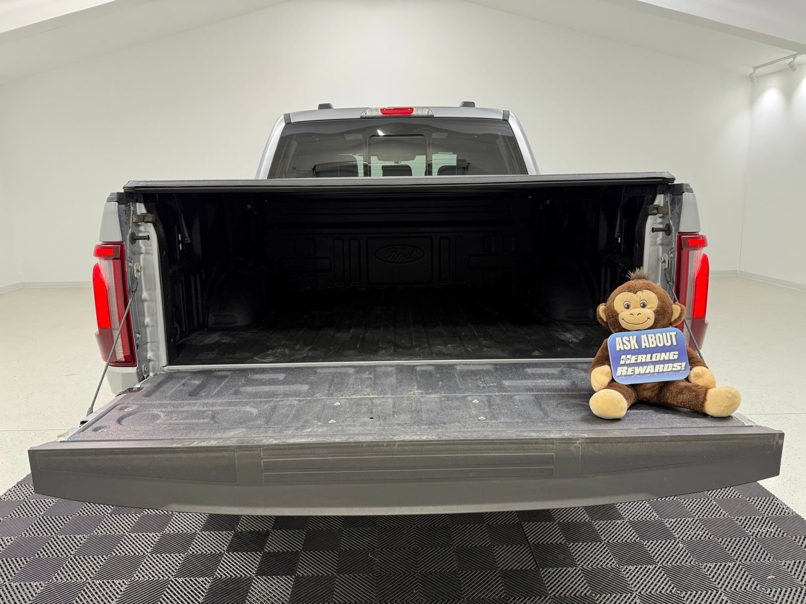 Used 2025 Ford F150 Lariat w/ Equipment Group 501A Mid AWD/4WD image 8