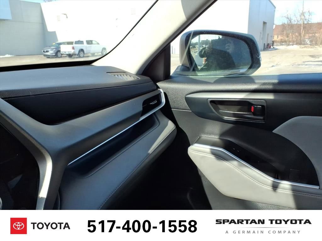 Used 2021 Toyota Highlander LE image 21
