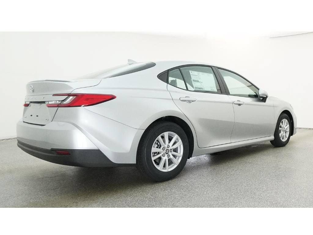 New 2026 Toyota Camry Hybrid FWD image 32