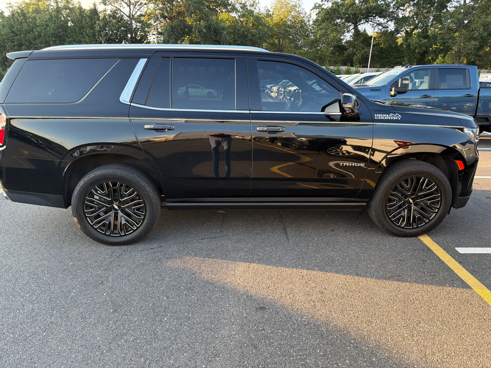 Certified 2021 Chevrolet Tahoe High Country w/ Premium Package AWD/4WD image 2
