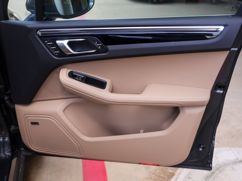 Certified 2026 Porsche Macan AWD/4WD image 73