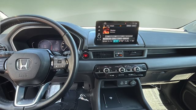 Used 2025 Honda Pilot Touring image 11