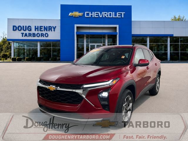 Used 2025 Chevrolet Trax LT FWD image 1