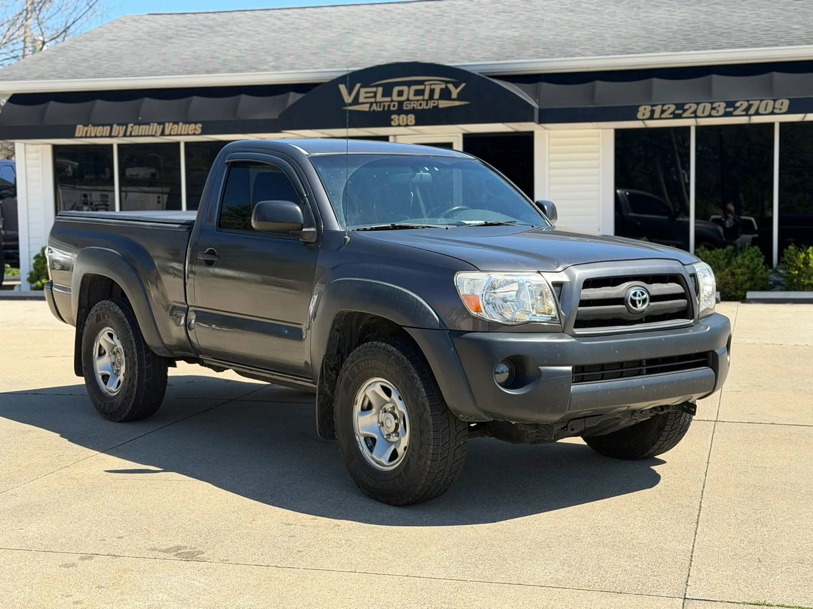 Used 2011 Toyota Tacoma 4x4 Regular Cab image 1