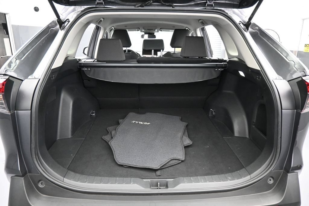 Used 2024 Toyota RAV4 XLE AWD/4WD image 32