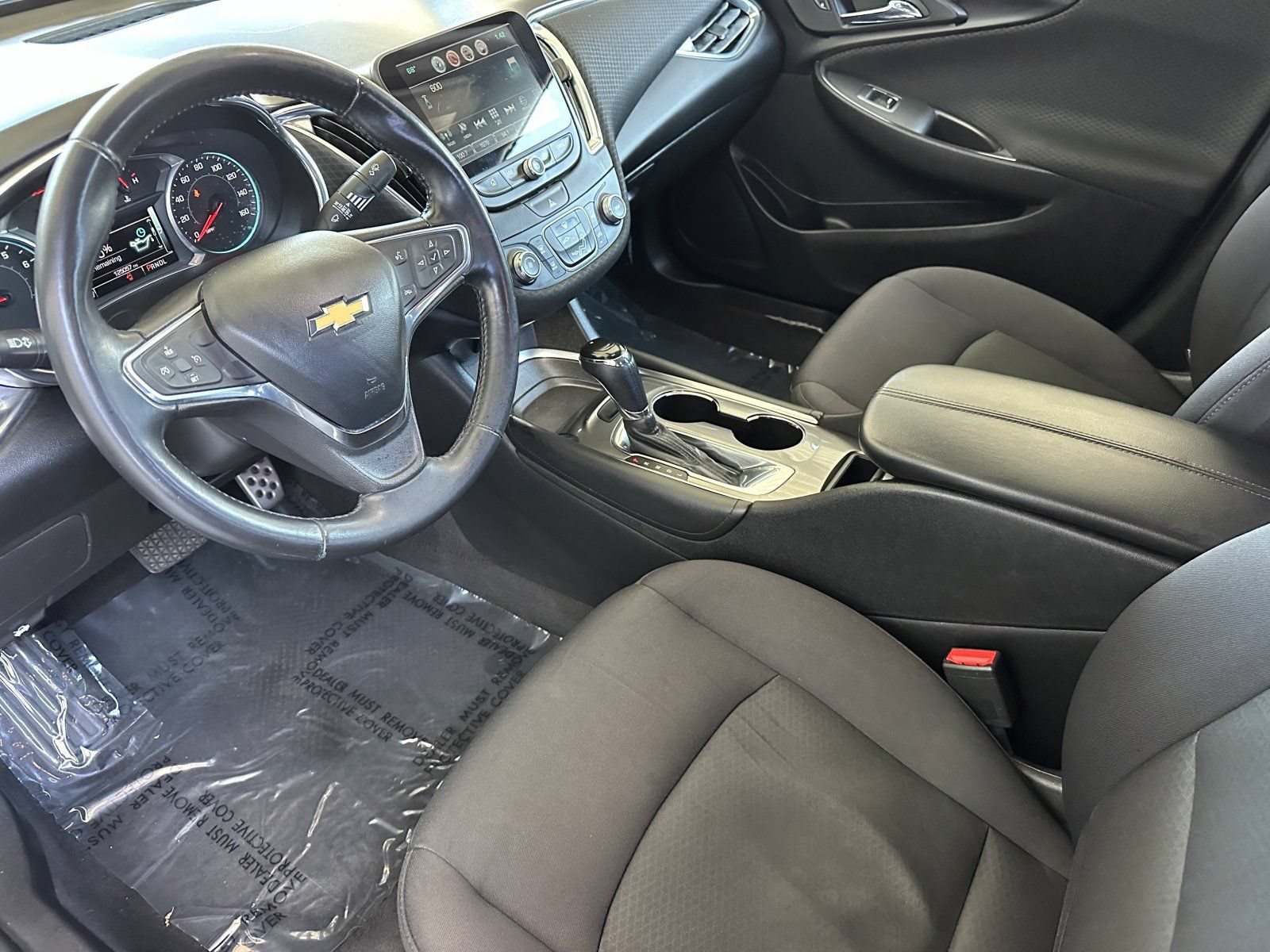 Used 2017 Chevrolet Malibu LT FWD image 9