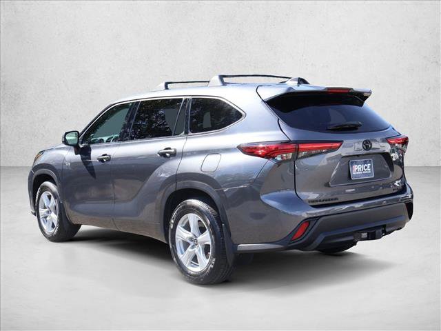 Used 2022 Toyota Highlander LE AWD/4WD image 9
