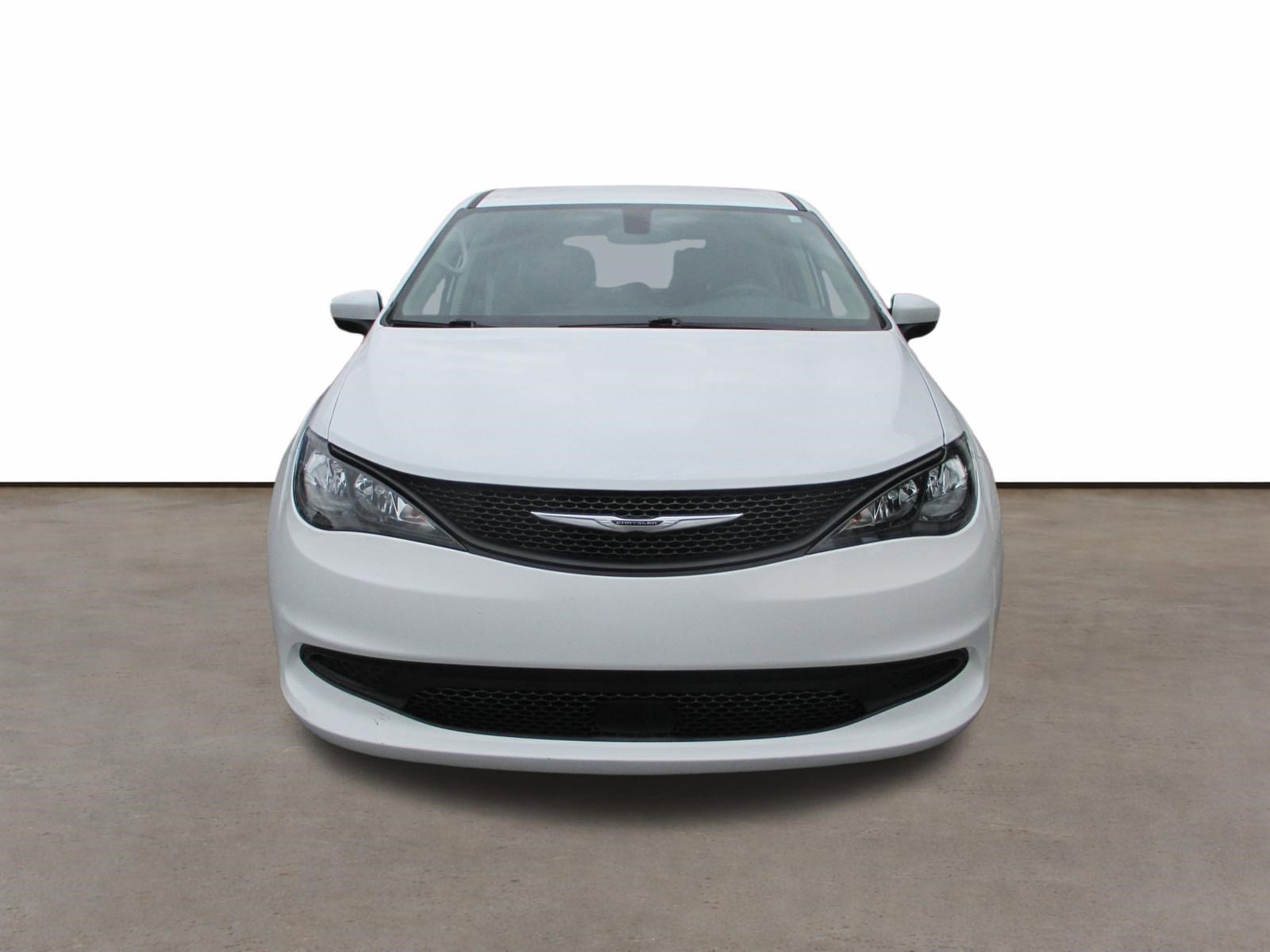 Used 2022 Chrysler Voyager LX FWD image 8