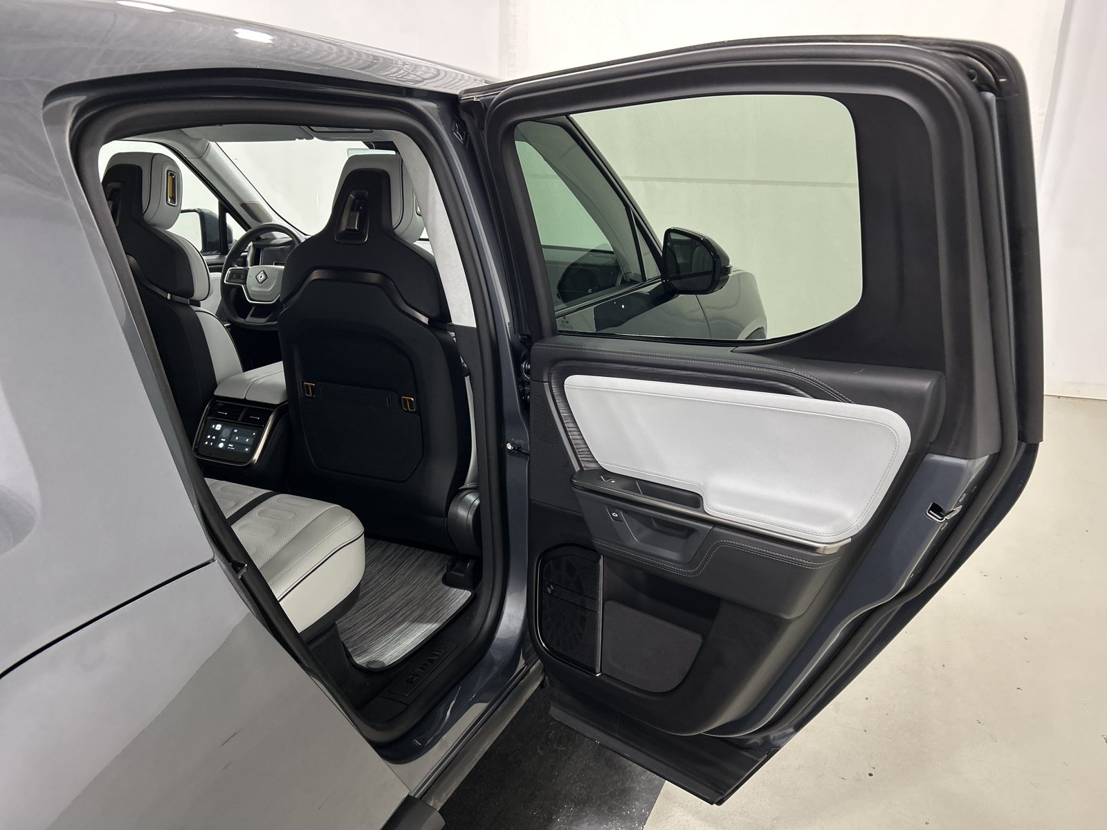 Used 2025 Rivian R1T Adventure AWD/4WD image 19