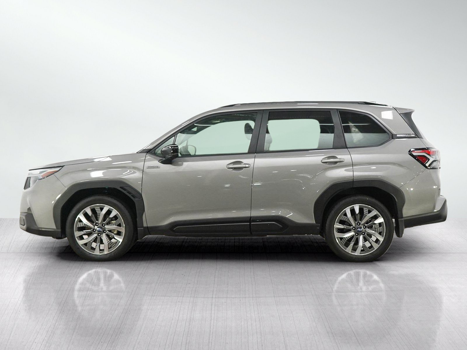 Used 2025 Subaru Forester Touring w/ Touring Package AWD/4WD image 2