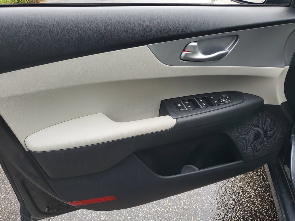 Used 2022 Kia Forte LXS FWD image 17
