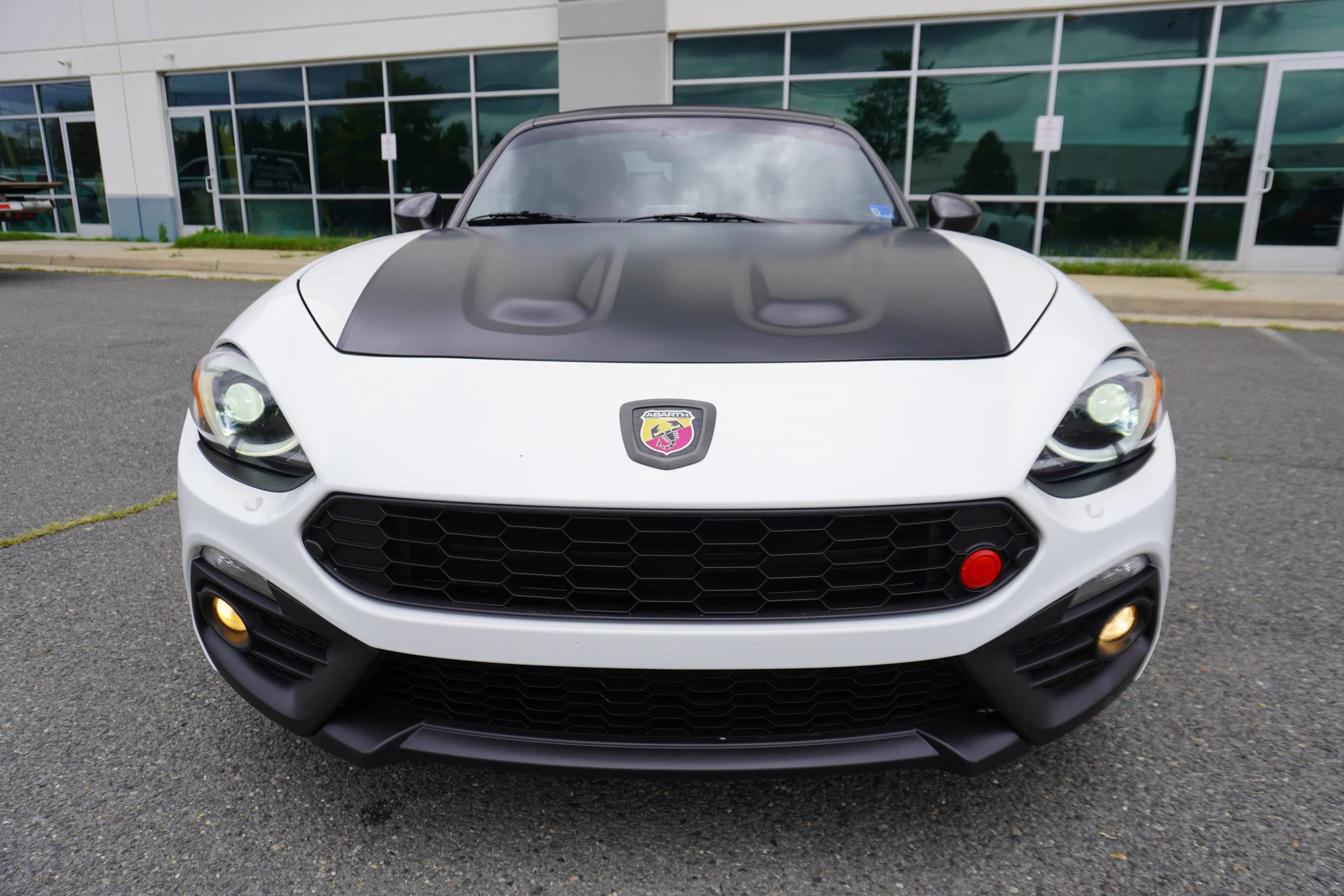 Used 2018 FIAT 124 Spider Abarth w/ Convenience Group RWD image 2