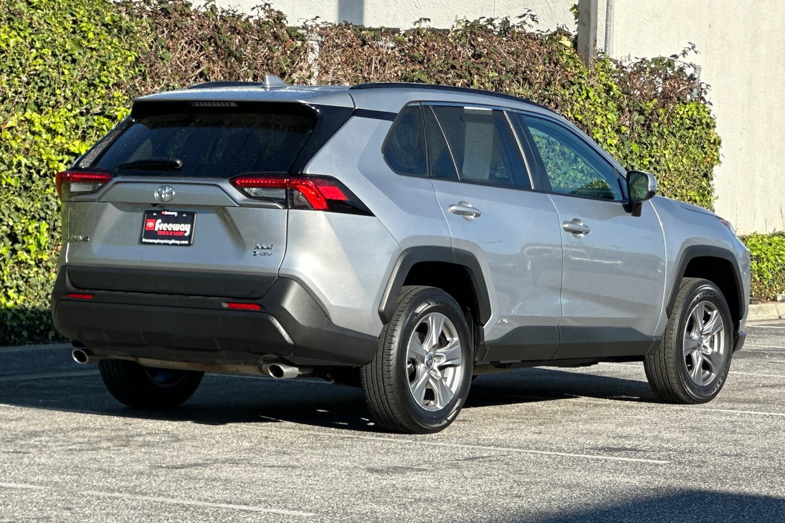 Used 2025 Toyota RAV4 XLE image 4