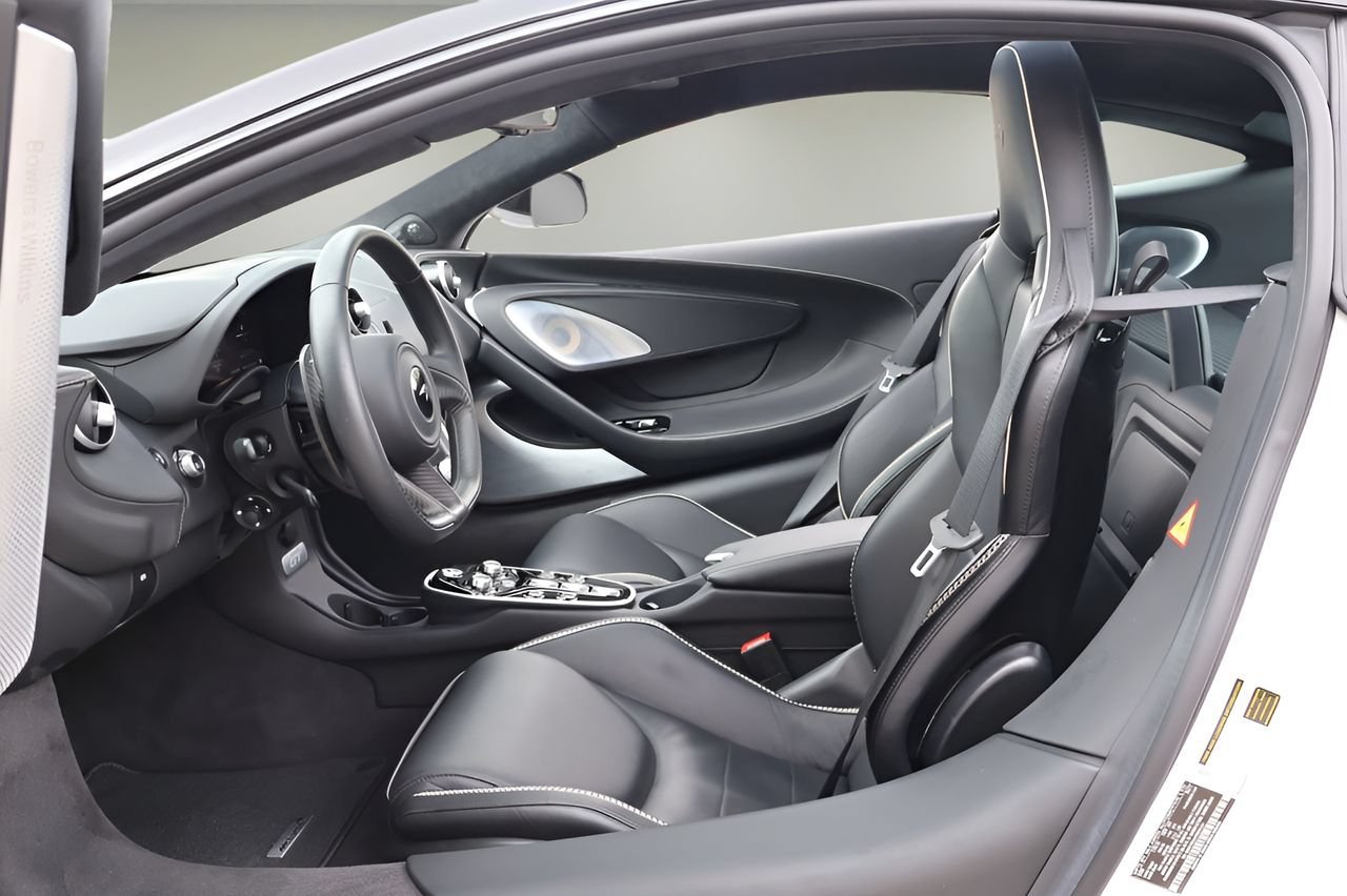Used 2023 McLaren GT RWD image 9