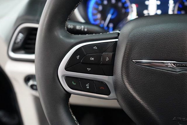 Used 2024 Chrysler Pacifica Touring-L image 22