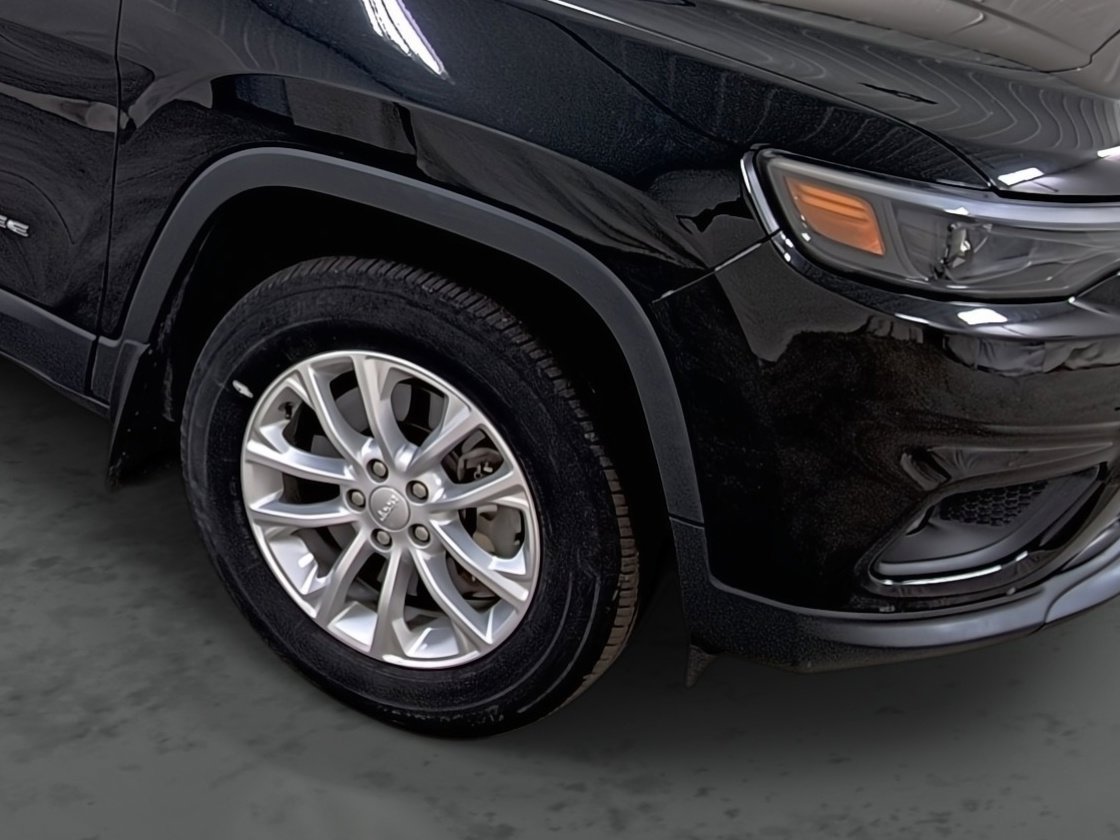 Used 2019 Jeep Cherokee Latitude w/ Cold Weather Group image 14