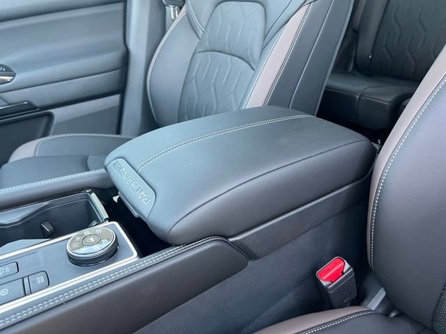 New 2026 Nissan Pathfinder Platinum w/ Cargo Package AWD/4WD image 28