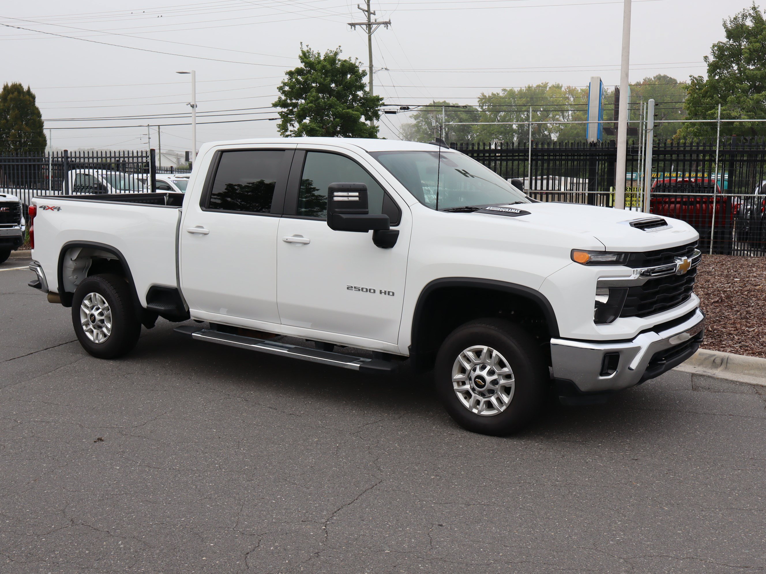 Used 2025 Chevrolet Silverado 2500 LT w/ Convenience Package AWD/4WD image 2