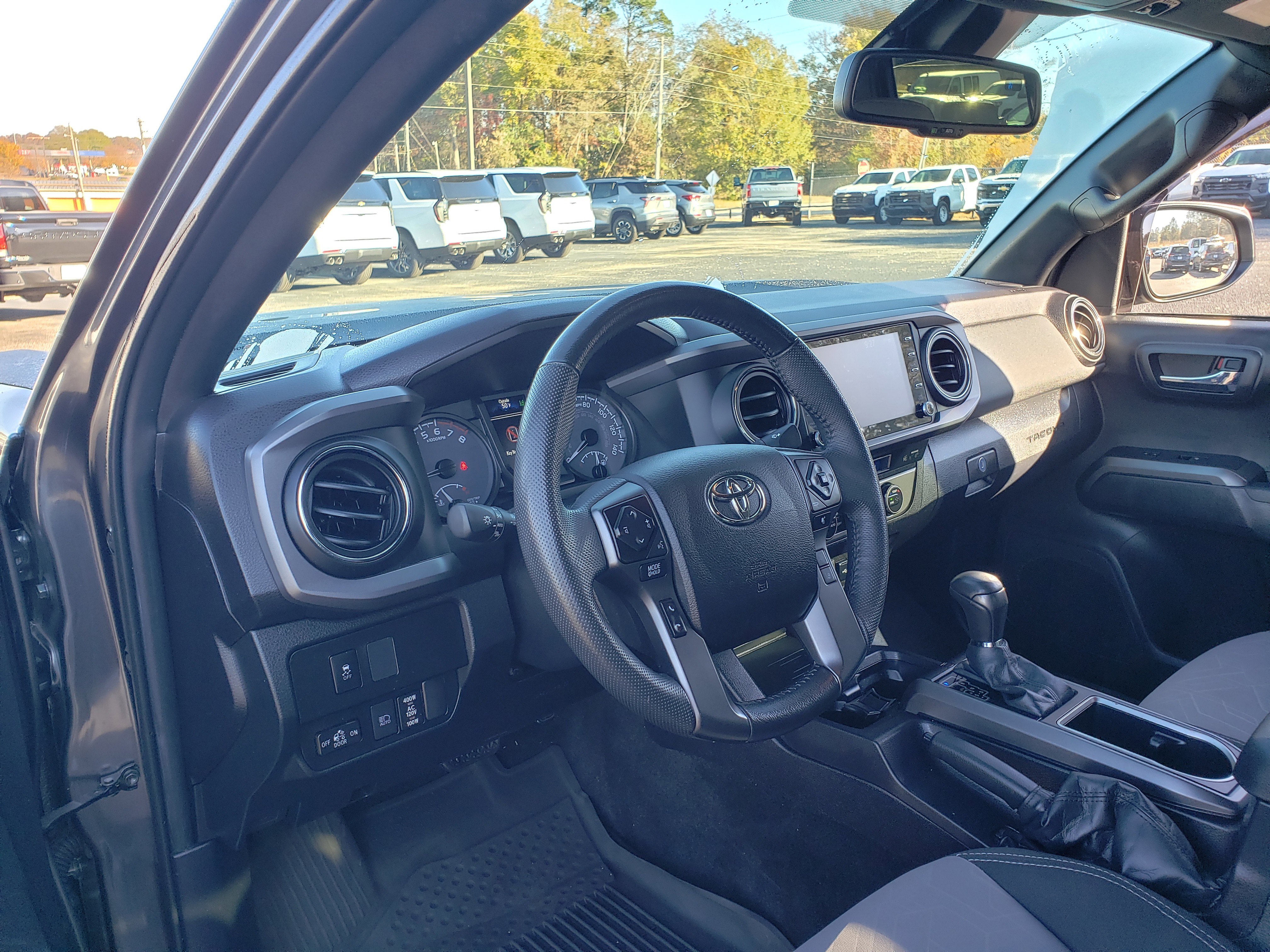 Used 2022 Toyota Tacoma TRD Off-Road w/ Technology Package image 29