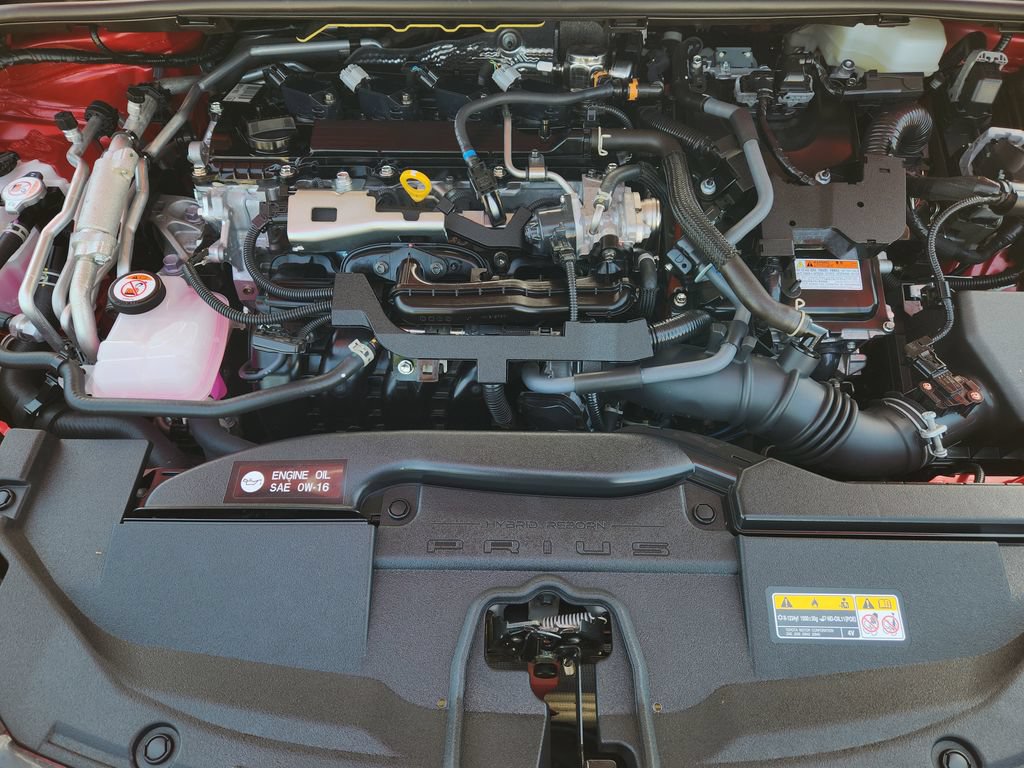 Used 2025 Toyota Prius Plug-In Hybrid FWD image 32