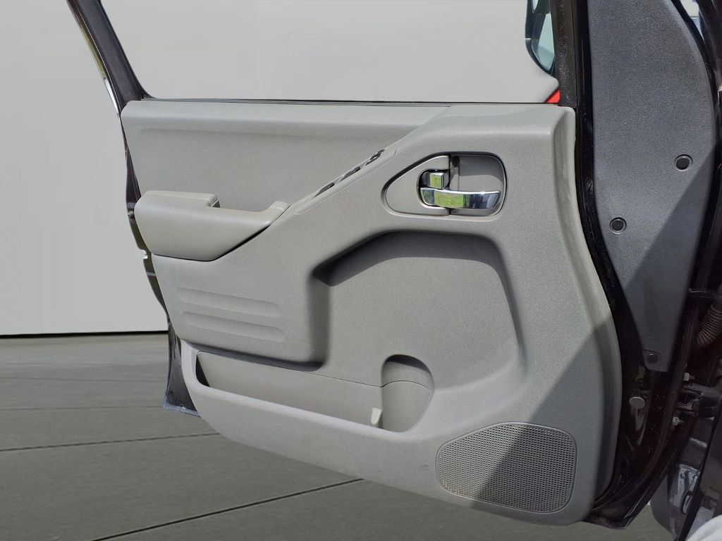 Used 2018 Nissan Frontier SV w/ Value Truck Package image 9