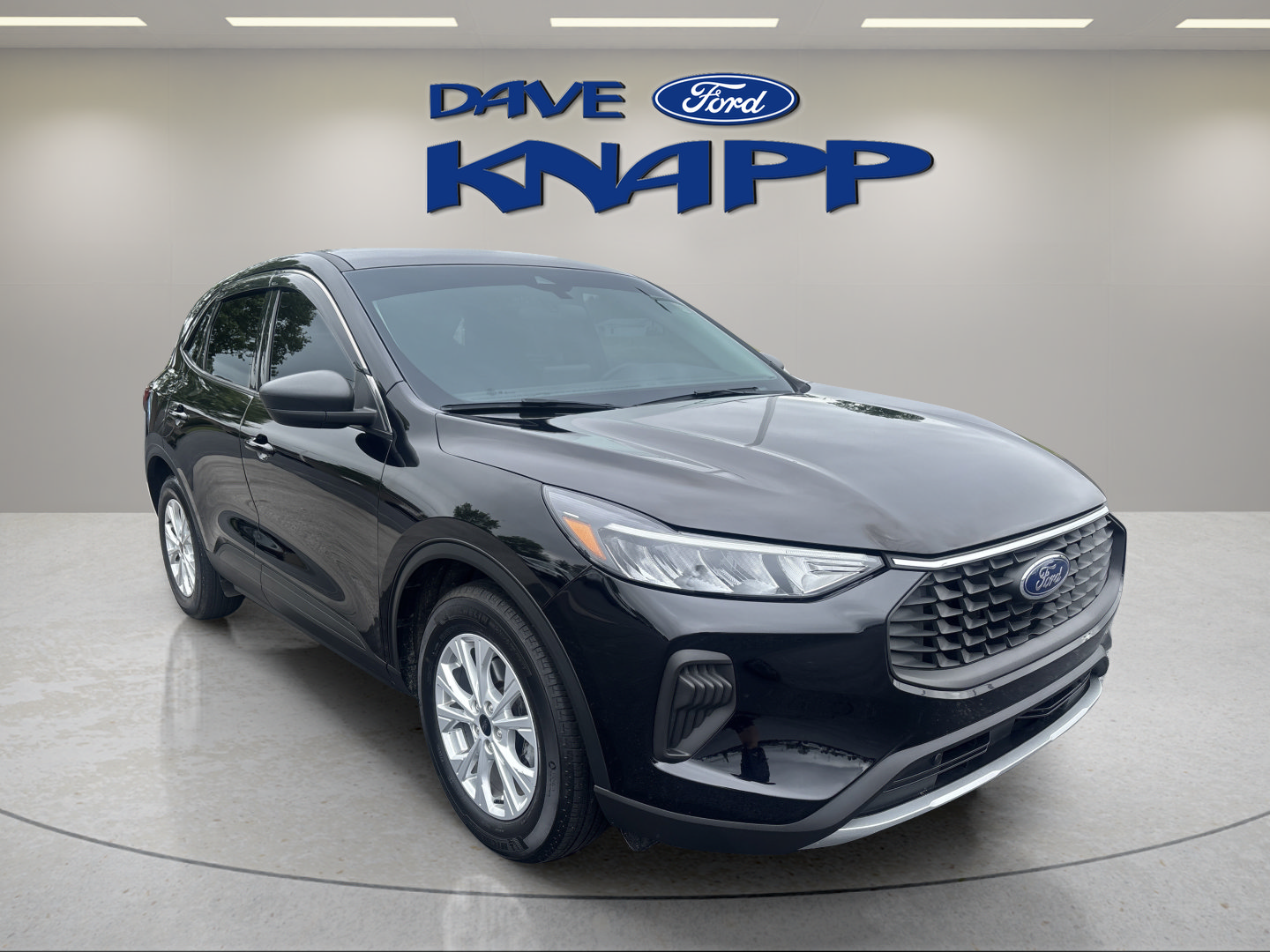 Used 2023 Ford Escape Active w/ Cold Weather Package FWD image 1