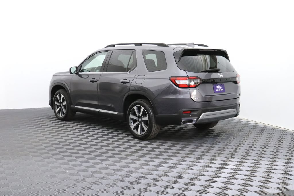 Used 2024 Honda Pilot Touring image 7