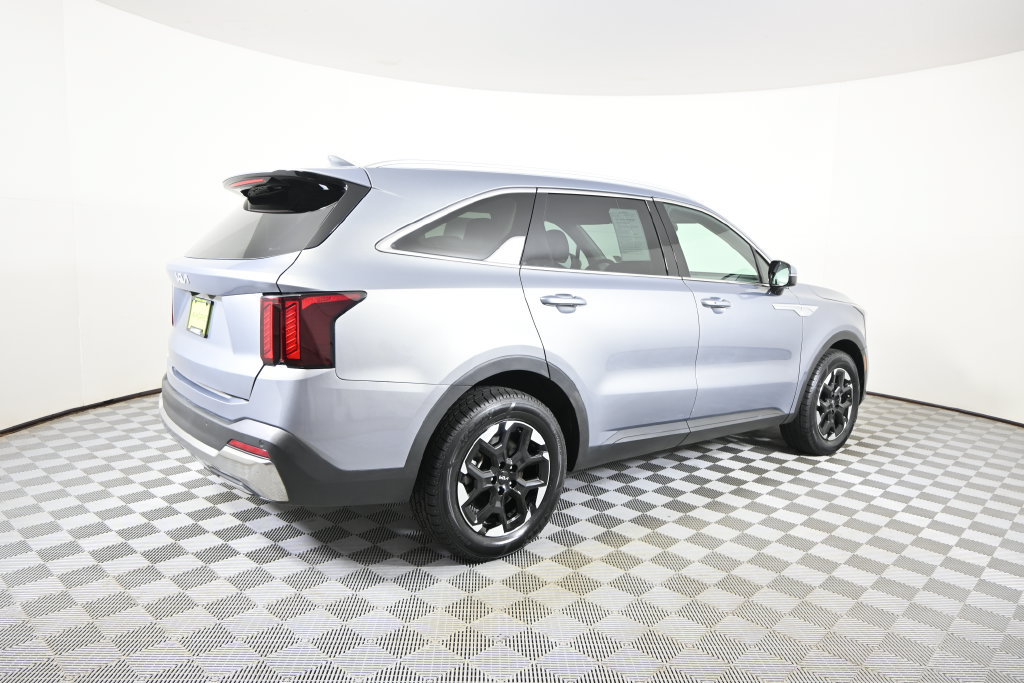 Used 2025 Kia Sorento S FWD image 6