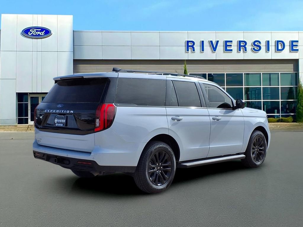 Used 2025 Ford Expedition Active image 6