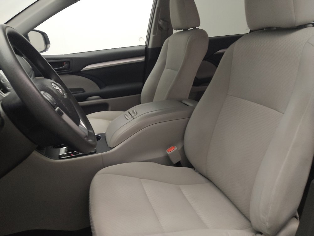 Used 2019 Toyota Highlander LE image 17