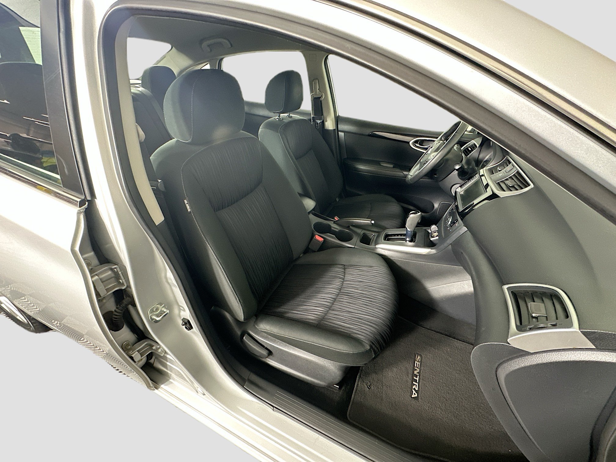 Used 2019 Nissan Sentra SV FWD image 28