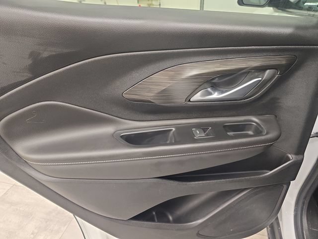 Used 2022 GMC Terrain SLE FWD image 17