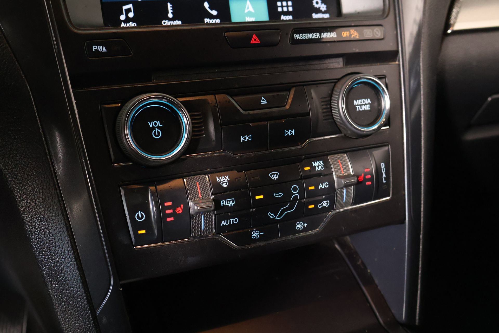 Used 2018 Ford Explorer XLT w/ Equipment Group 202A image 8