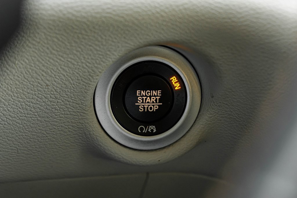 Used 2019 Chrysler Pacifica Touring-L image 27