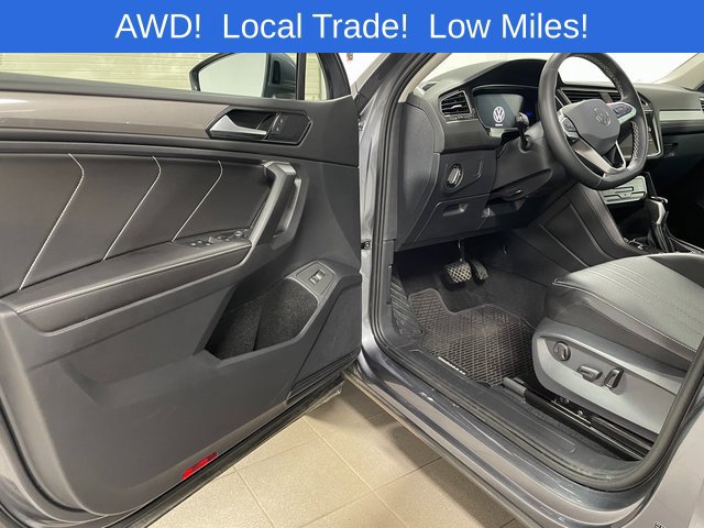 Used 2024 Volkswagen Tiguan SE w/ Panoramic Sunroof Package AWD/4WD image 10