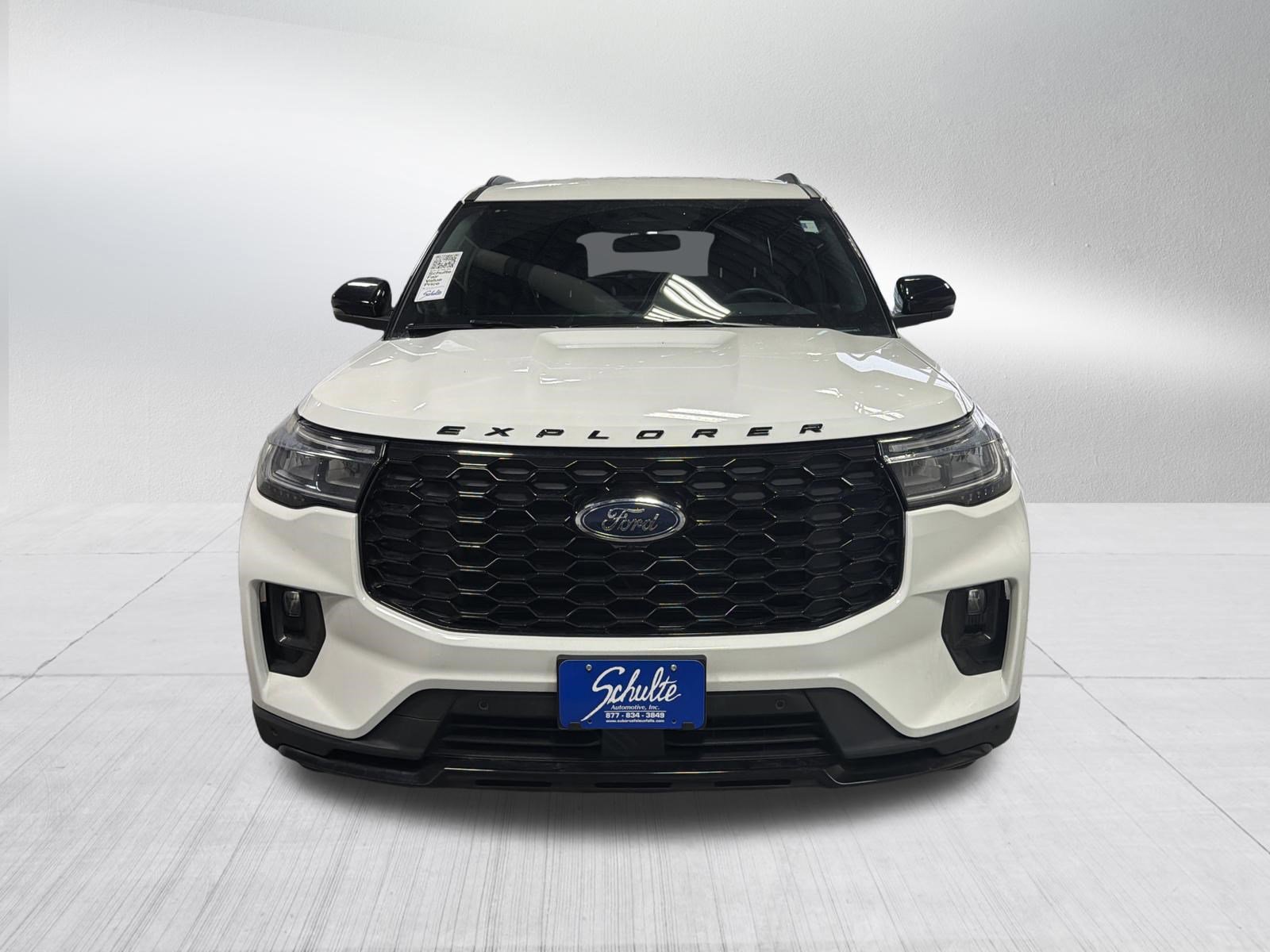 Used 2025 Ford Explorer ST-Line image 2