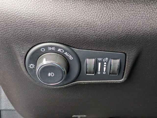 Used 2023 Jeep Compass Limited image 13