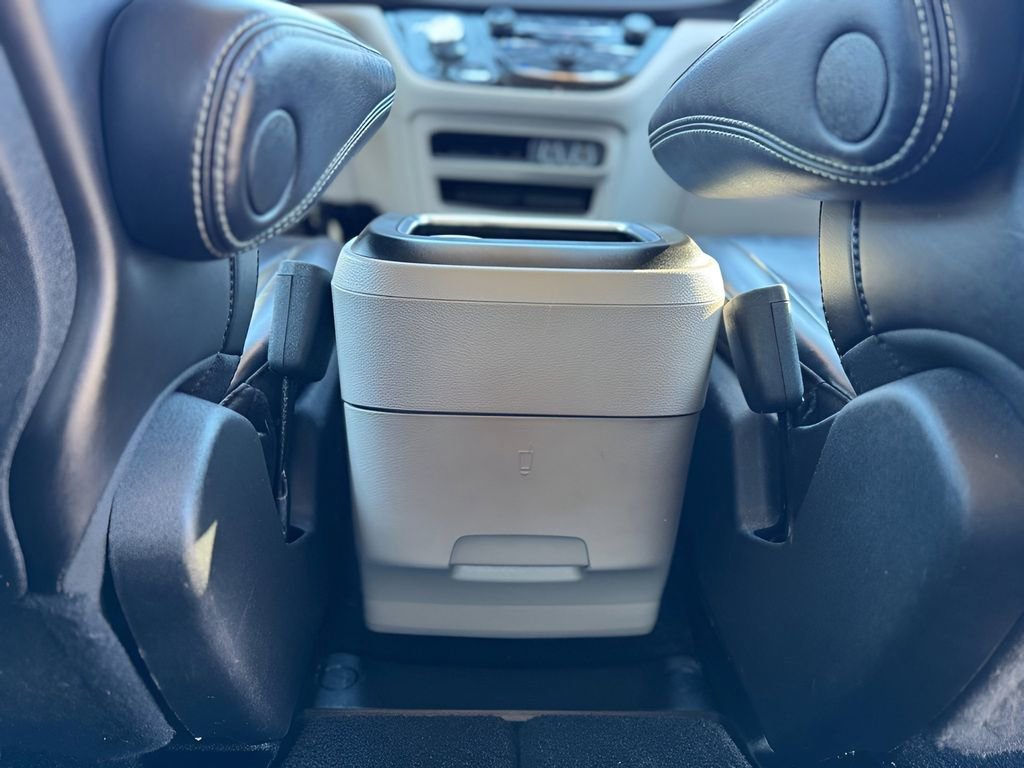 Used 2023 Chrysler Pacifica Touring-L image 11