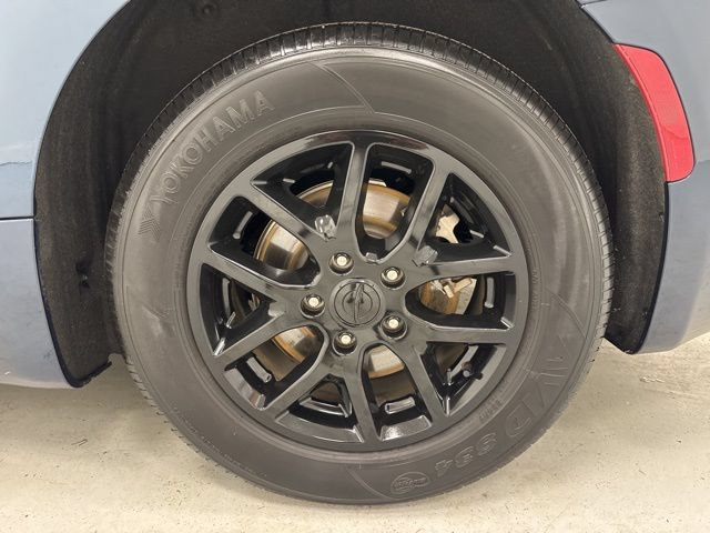 Used 2023 Chrysler Pacifica Touring-L FWD image 35
