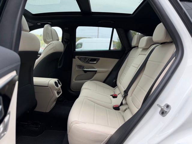 Used 2025 Mercedes-Benz GLC 300 4MATIC image 24