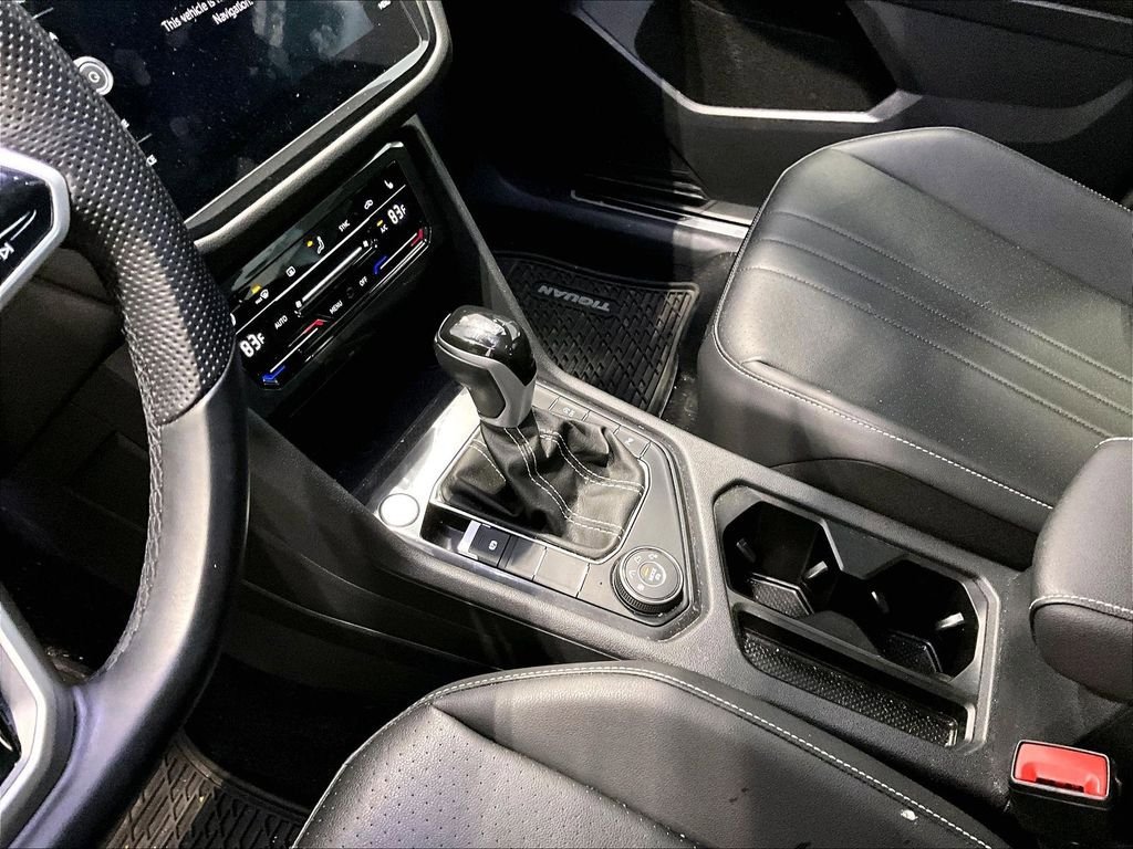 Used 2023 Volkswagen Tiguan SE R-Line AWD/4WD image 13